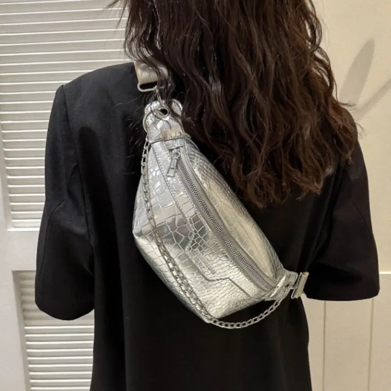 Sac banane à bandoulière chic en cuir argenté pour femme - sac-banane-boutique