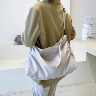 Grand sac à main blanc en cuir pour les cours pour femme